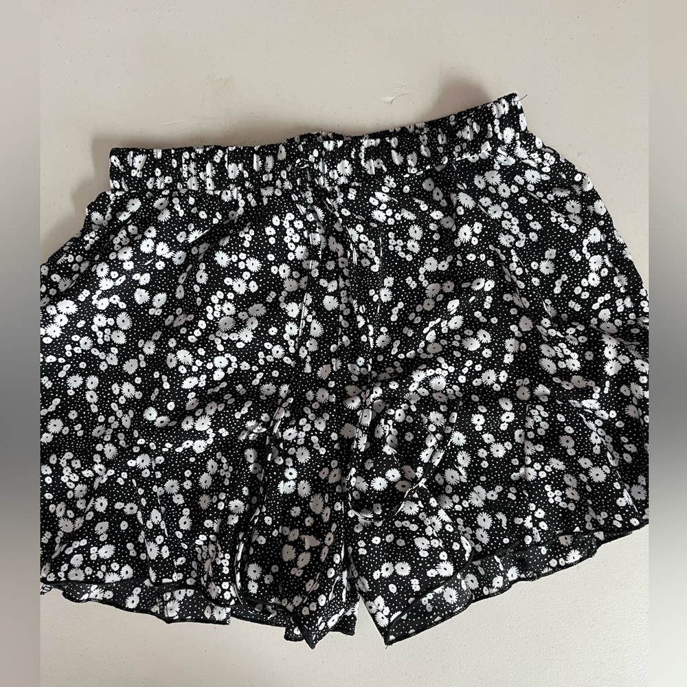 Floral Black and White Women's Flowy Shorts